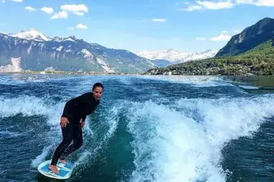 WakeSurf avec wake-valais.ch