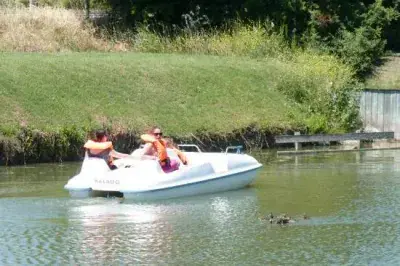 Pédalo sur le Doubs