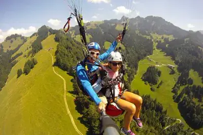 Vol en parapente biplace avec Paragliding Gruyère