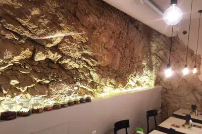 Vallantica Wine Bar - Photo 4